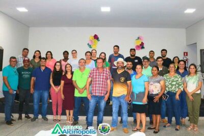 Imagem da notícia Prefeito de Alcinópolis realiza reunião com empresários e contadores